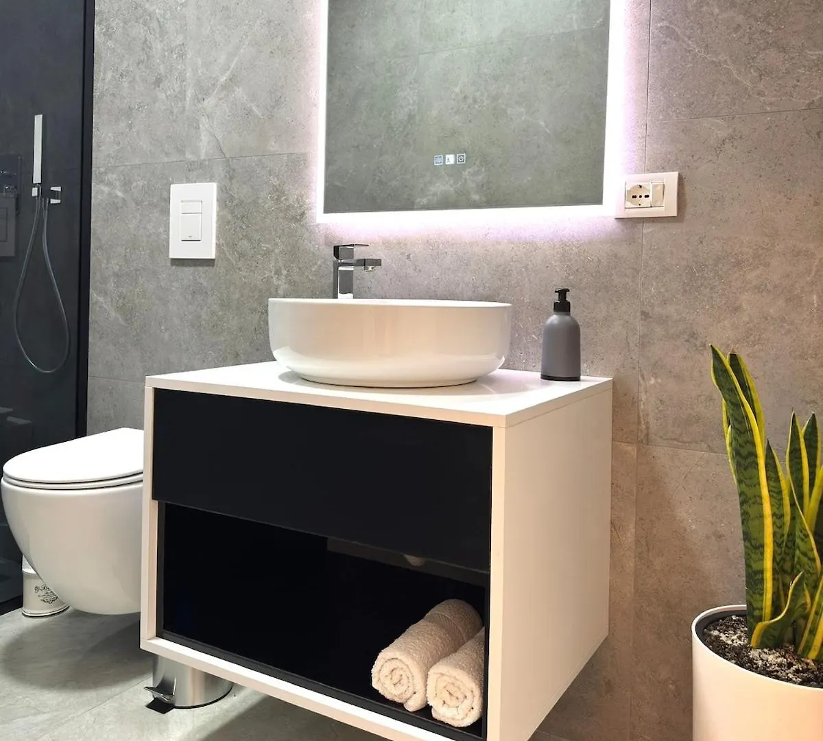 Loha Luxury Apartment Τίρανα
